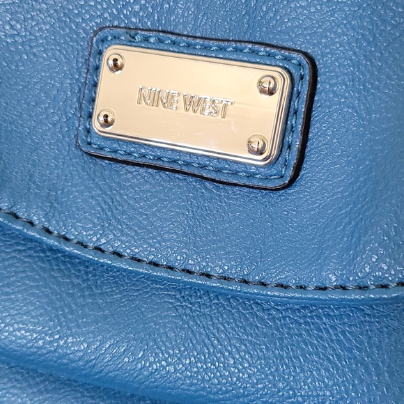 Nine west turquoise wristlet - Picture 2 of 6